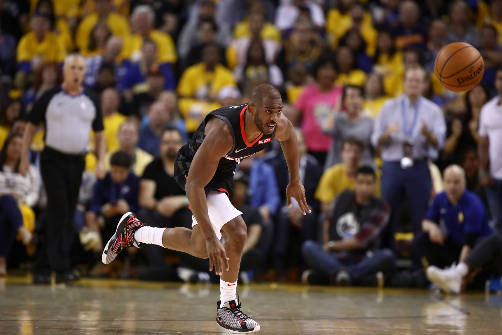 OAKLAND, CALIFORNIA - MAY 08: Chris Paul #3 of the Houston Rockets goes for a loose ball against the Golden State Warriors during Game Five of the Western Conference Semifinals of the 2019 NBA Playoffs at ORACLE Arena on May 08, 2019 in Oakland, California. NOTE TO USER: User expressly acknowledges and agrees that, by downloading and or using this photograph, User is consenting to the terms and conditions of the Getty Images License Agreement.